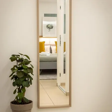 Spacious Apartment In Hemholtzkiez Prenzlauer Berg For 8 People Hiddenseer Berlin Exterior photo