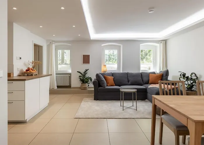 Spacious Apartment In Hemholtzkiez Prenzlauer Berg For 8 People Hiddenseer