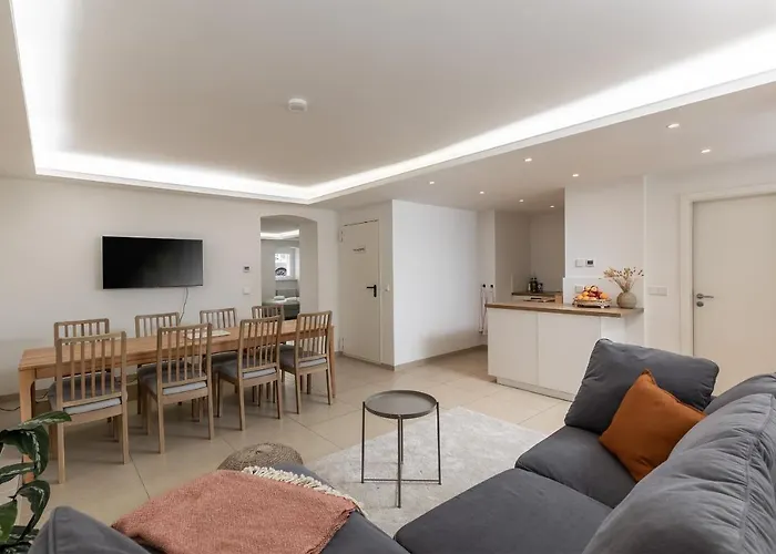 Spacious Apartment In Hemholtzkiez Prenzlauer Berg For 8 People Hiddenseer