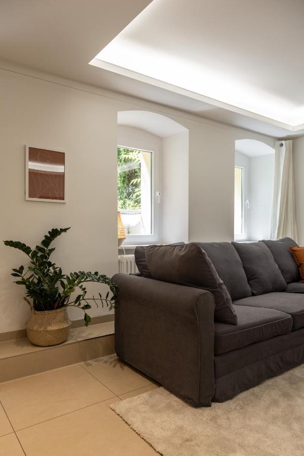 Spacious In Hemholtzkiez Prenzlauer Berg For 8 People Hiddenseer Apartment *