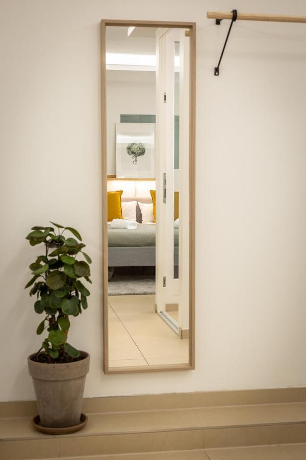 Spacious In Hemholtzkiez Prenzlauer Berg For 8 People Hiddenseer Apartment *